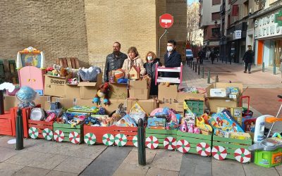 El Tren de las ilusiones de Zaragoza Esencial recoge más de 1.200 juguetes para los niños sin recursos